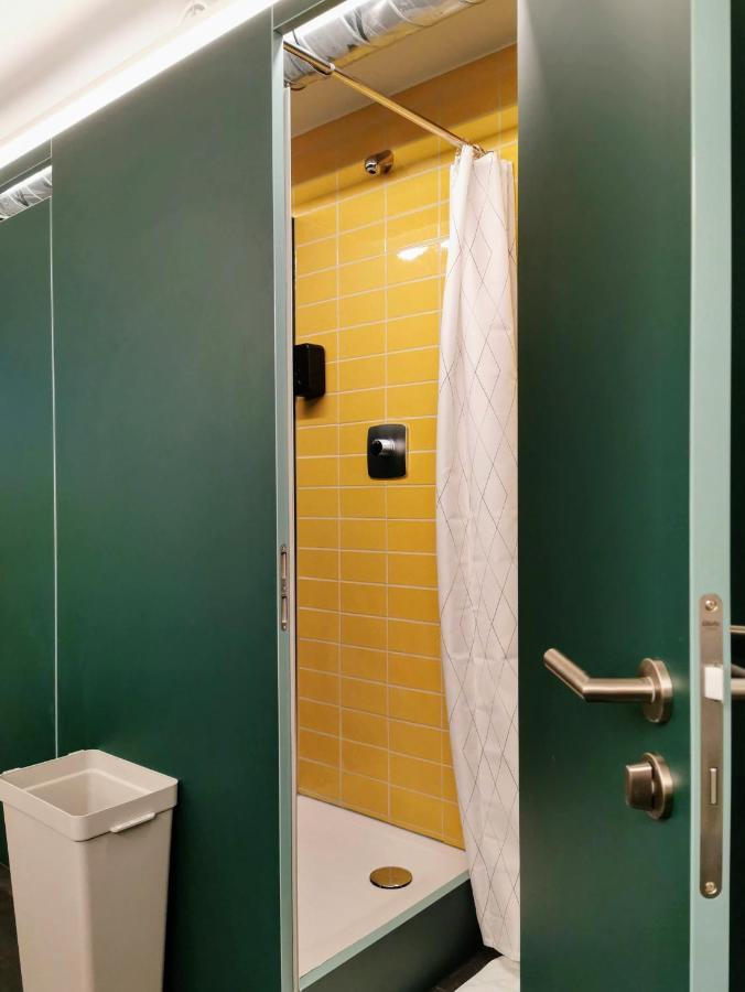 Green Marmot Capsule Hotel Zuerich Exteriör bild