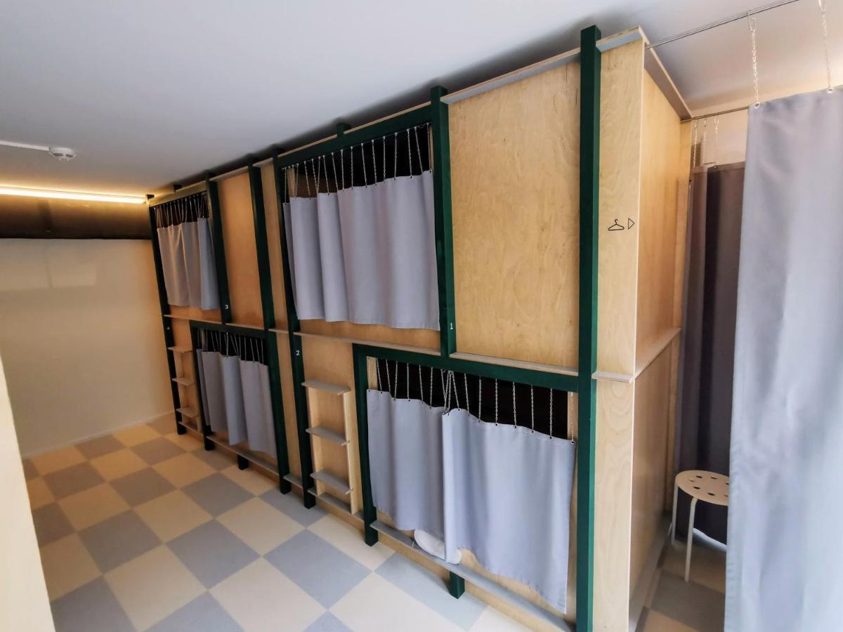 Green Marmot Capsule Hotel Zuerich Exteriör bild