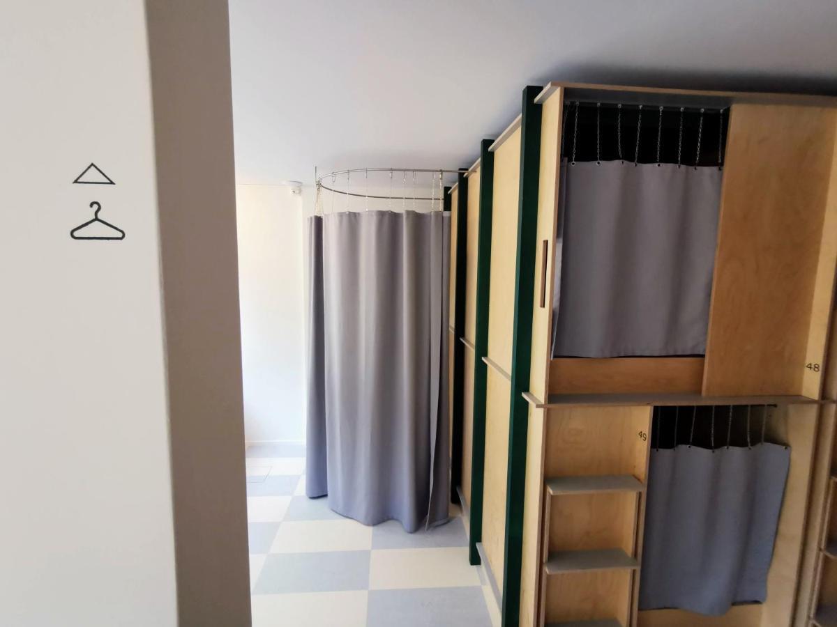 Green Marmot Capsule Hotel Zuerich Exteriör bild