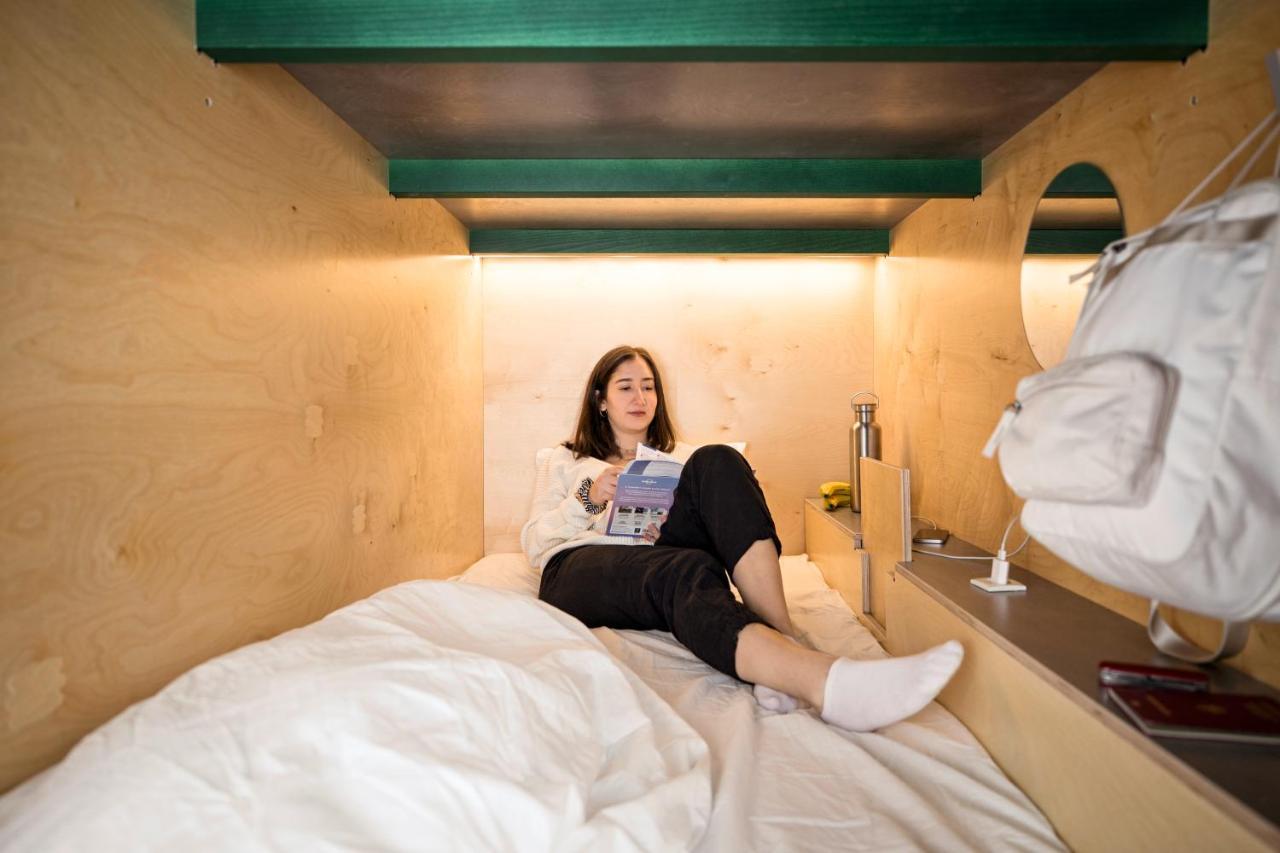 Green Marmot Capsule Hotel Zuerich Exteriör bild