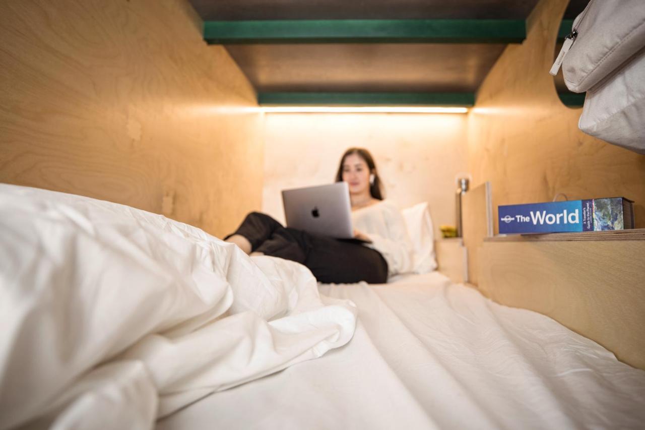 Green Marmot Capsule Hotel Zuerich Exteriör bild