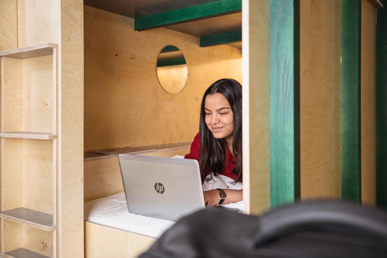 Green Marmot Capsule Hotel Zuerich Exteriör bild